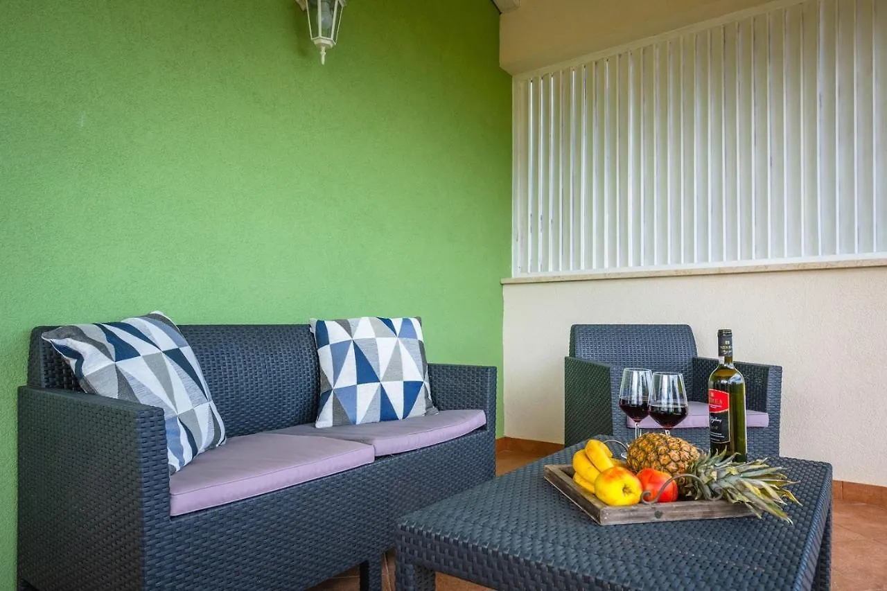 Spacious Holiday House / Pool / Jacuzzi / Playground / 6+2 Rakalj Horvátország